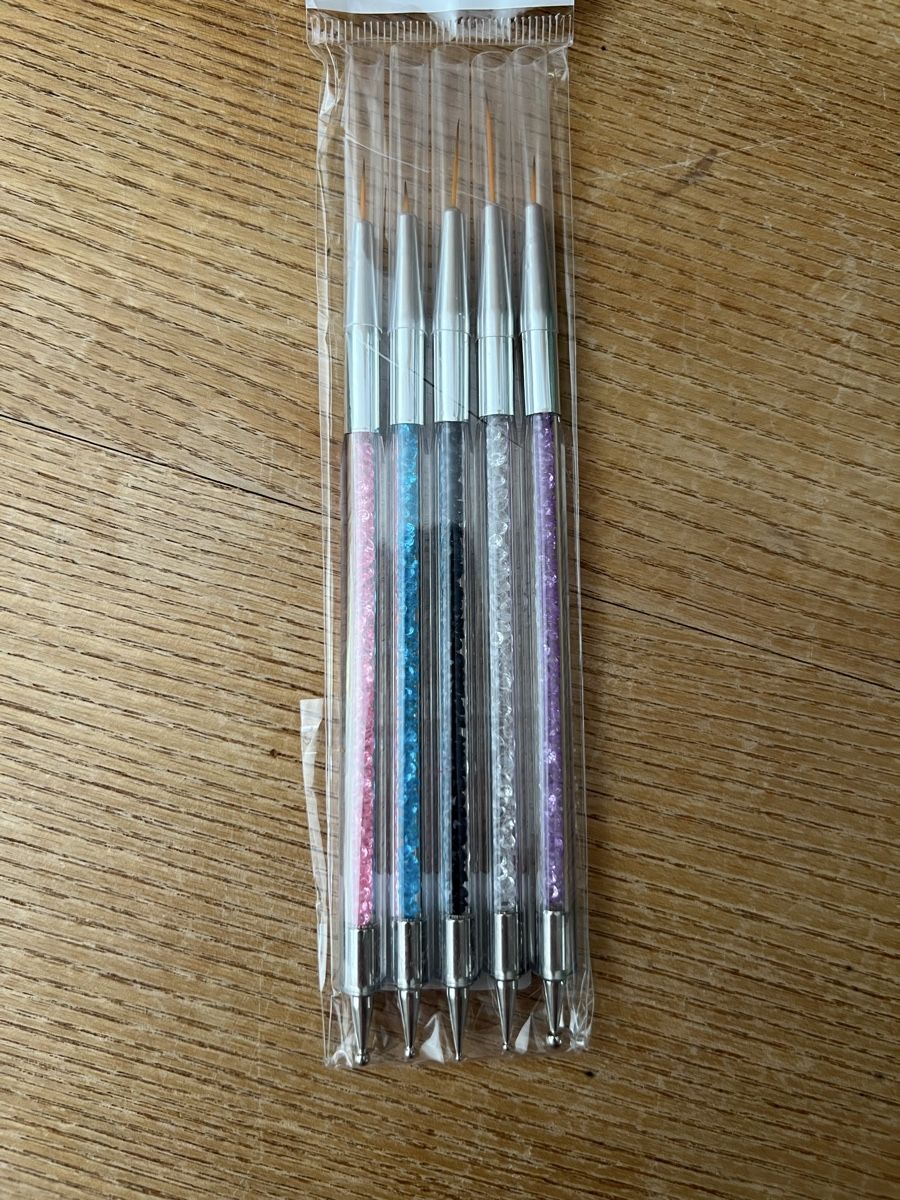 Pinsel: Nail art Pinsel  – Neu und originalverpackt aus Dussnang von mooonium