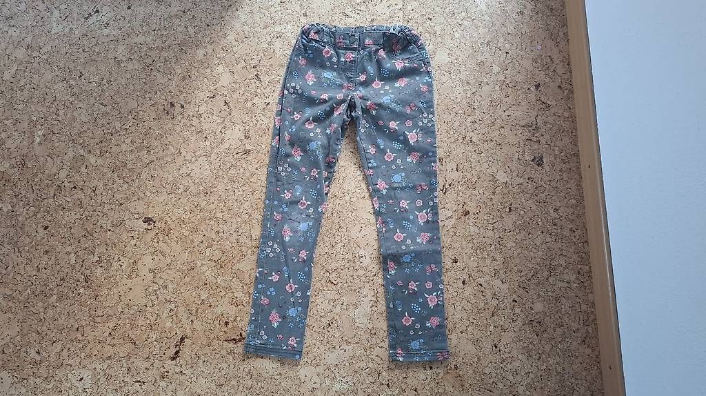 Pantaloni: Mädchen Jeans, Gr. 140 – Usato da Wetzikon ZH venduto da raegenmoli