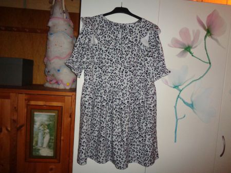 *** Kleid *** / mit Schluppe / Neu ab 1.00