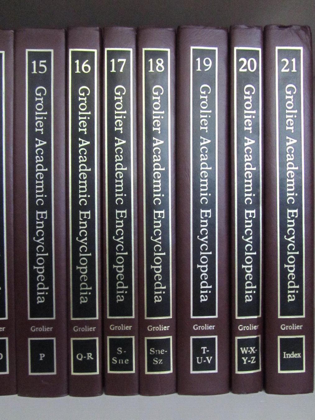 Livres: Grolier Academic Encyclopedia, 1983 – D'occasion à Locarno par edn.vintage 3