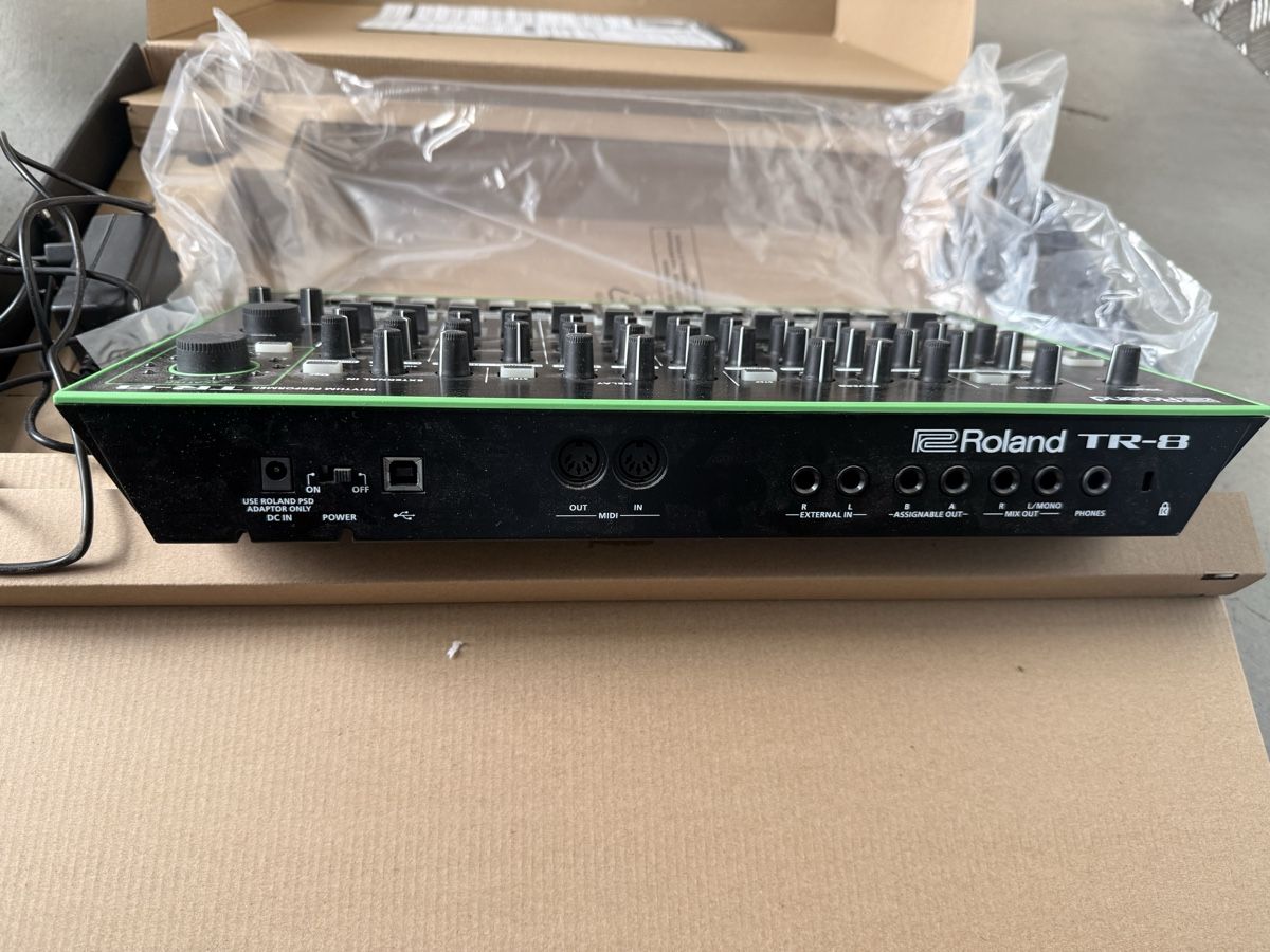 Roland Strumenti musicali: Roland AIRA TR-8 Rhythm Performer Drum Machine – Nuovo (secondo la descrizione) da Reinach BL venduto da AninaFinds 2