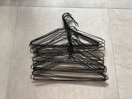 25 Kleiderbügel schwarz