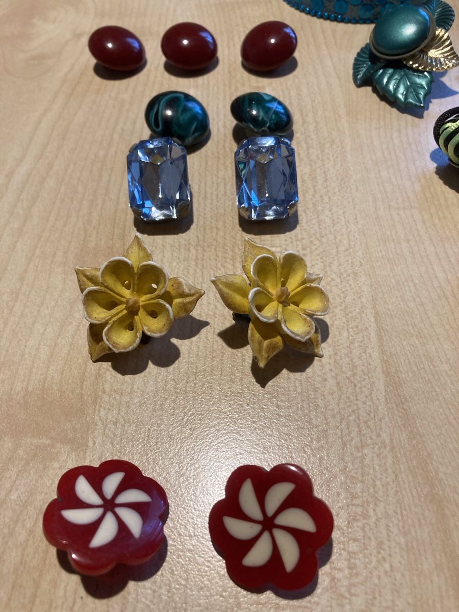 Altri gioielli: Diverse Modeschmuck Ohrringe, mit Schmuckdose, gebraucht – Usato da Schübelbach venduto da Mo-99 3