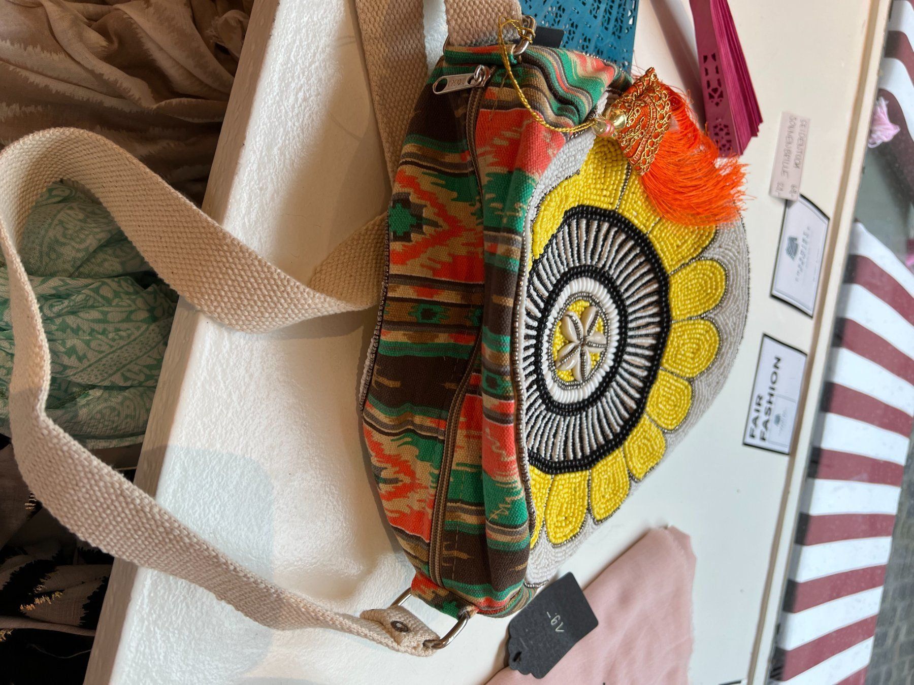 Borse da donna: Handmade Boho-Umhängetasche – Nuovo e nell'imballaggio originale da Zürich venduto da Naebeli 1