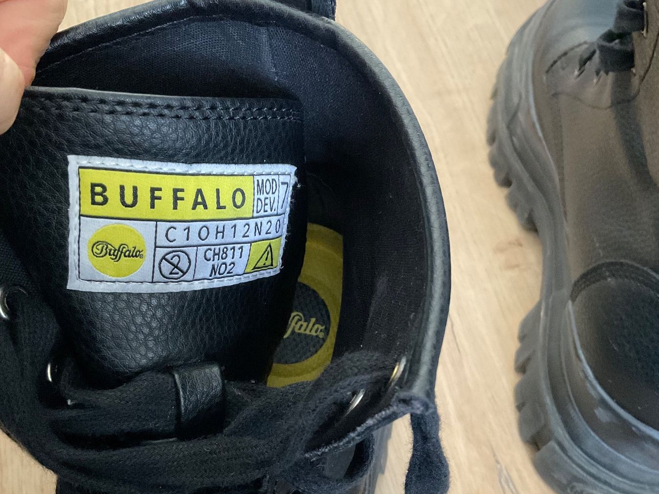 Buffalo Damenschuhe: Buffalo Schnürstiefel schwarz – Gebraucht aus Wünnewil von jani.ch 7