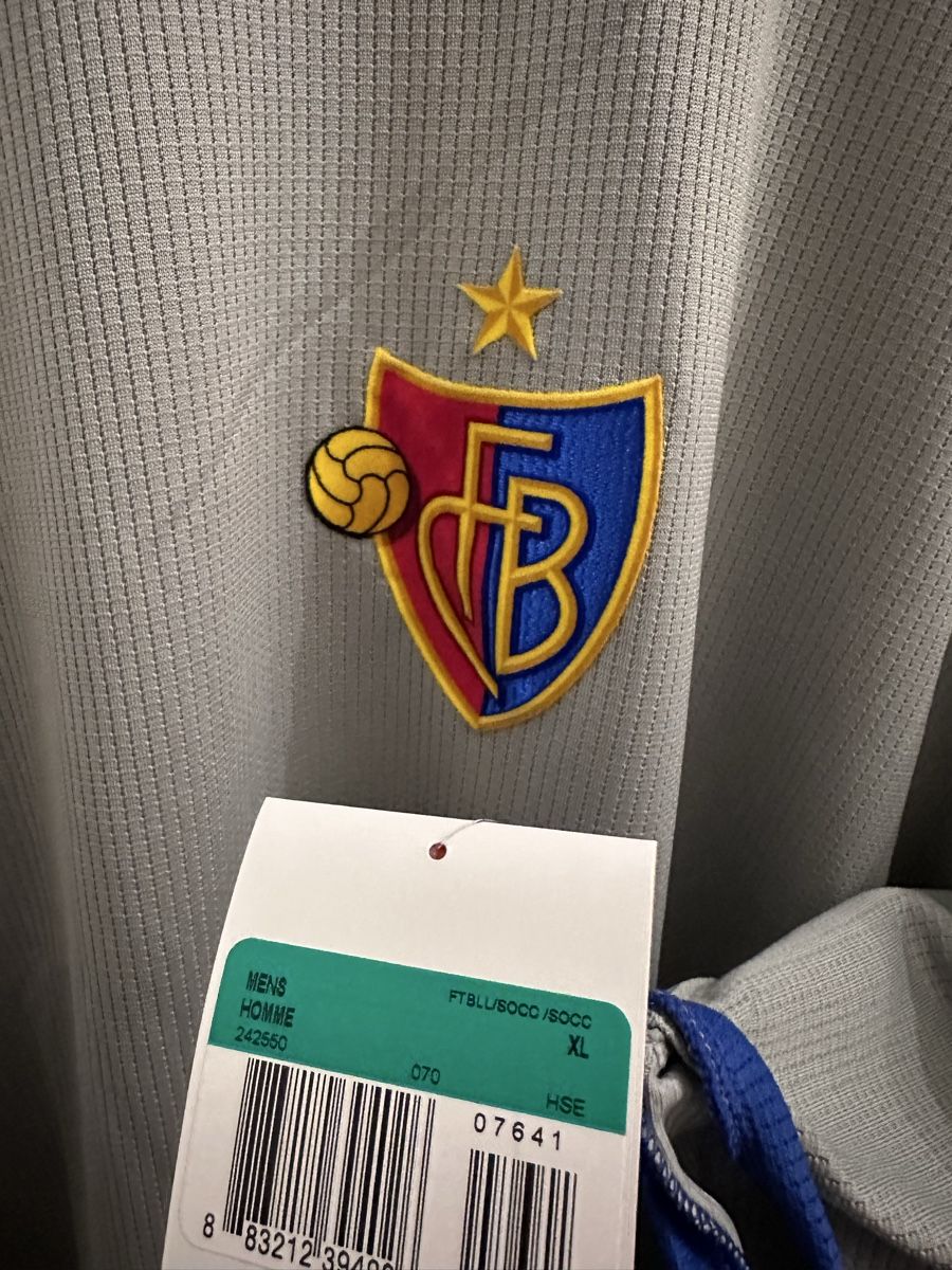 Nike Maillots de corps & Pantalons: FC Basel Vintage Away Trikot NEU!!! – Neuf avec emballage d'origine à Grellingen par Faebu7 1