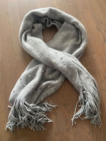 Schal mit Fransen und Perlen - NEU