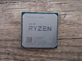AMD Ryzen 3 3200G AM4 - CPU con Grafica Integrata Vega 8