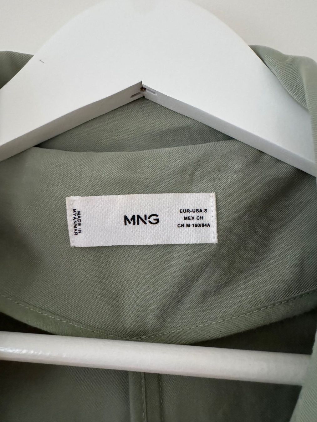 Mango Cappotti: Trench-coat Mango vert pâle T.S/36 printemps/été – Usato da Adliswil venduto da sskb 2