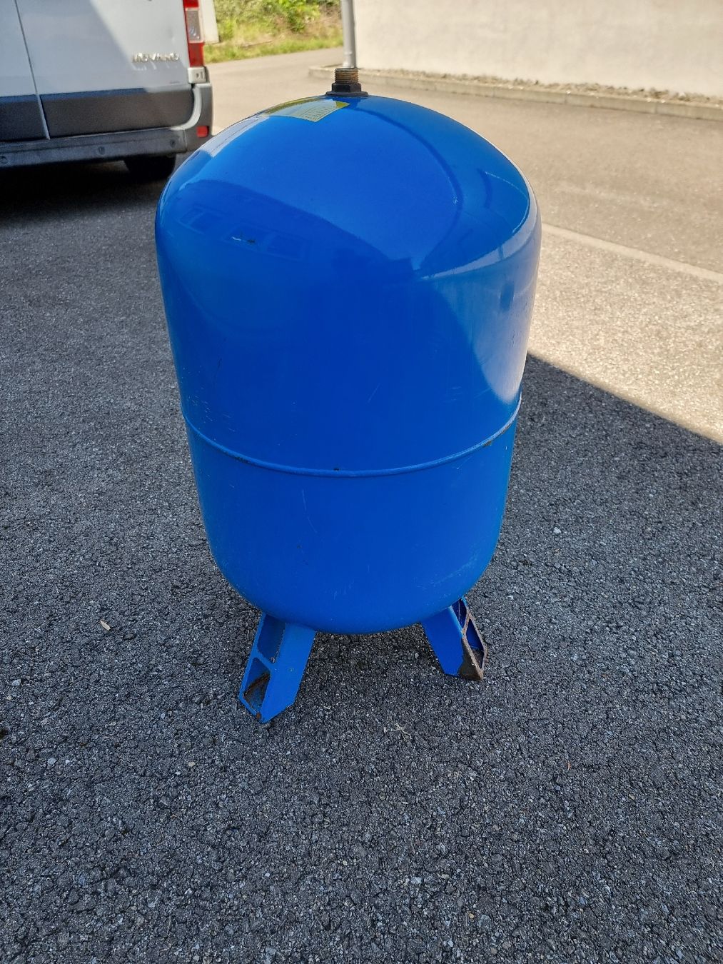 Tränken & Tröge: Blauer Druckkessel – Gebraucht aus Gunzwil von TeamT