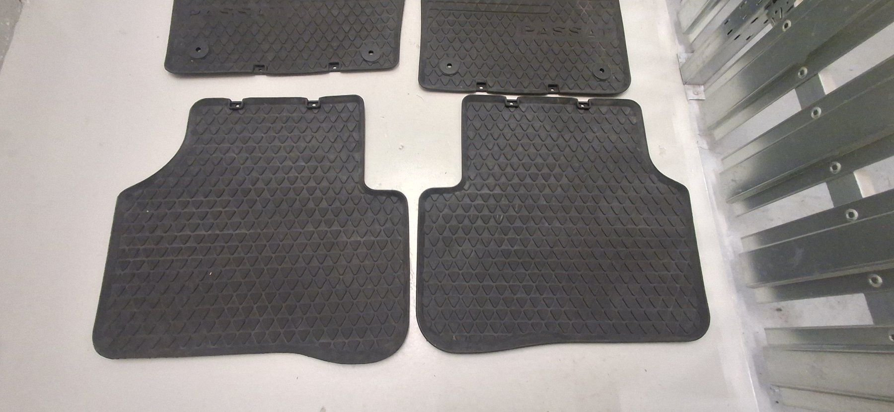 VW Tappeti & Tappetini: Gummi matten vw passat b6/b7 – Usato da Igis venduto da JUST-4U-ENJOY 3