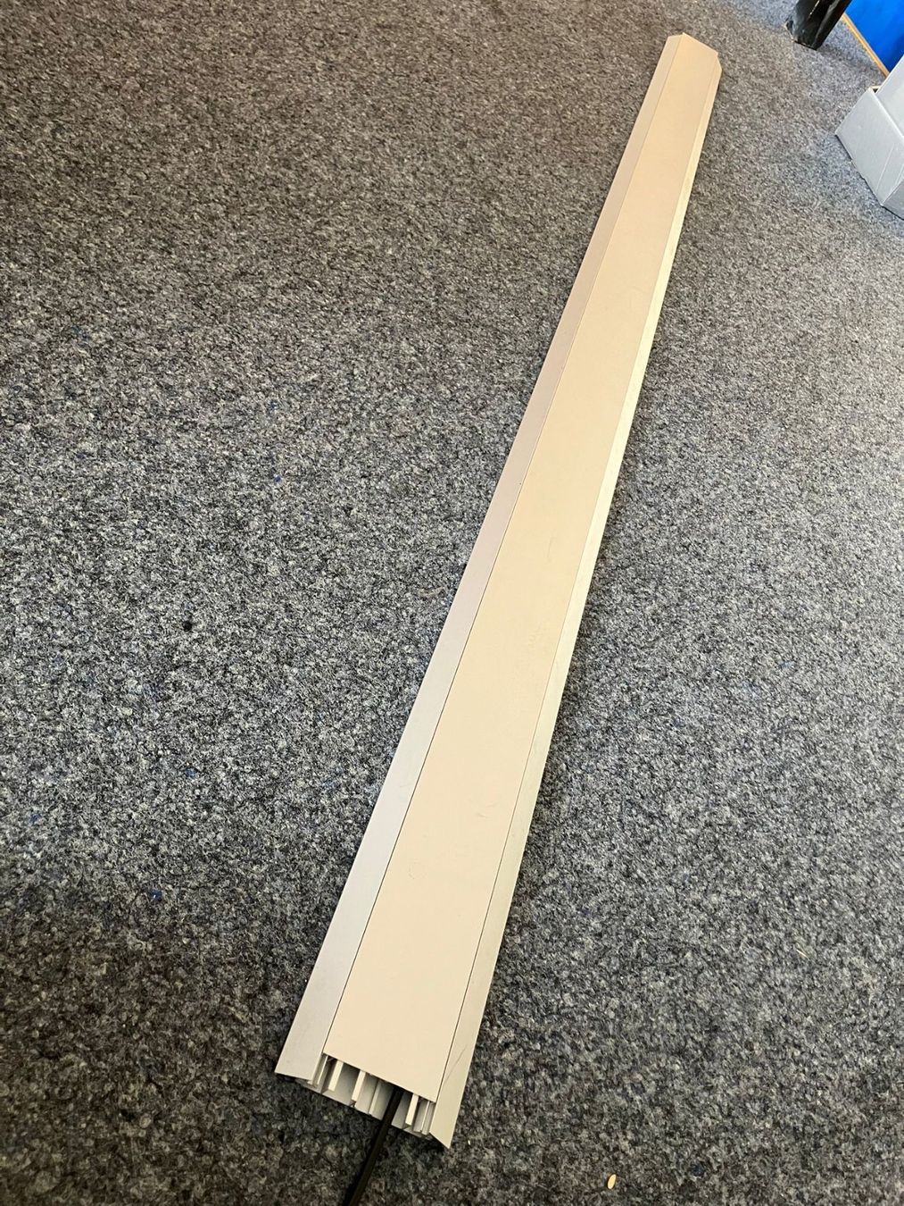 Tappetini fitness: Aufbodenkanal Floortrack Hager 2 Meter – Nuovo e nell'imballaggio originale da Bassersdorf venduto da alu_ps66