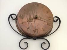 Wanduhr aus Kupfer u. Schmiedeisen !