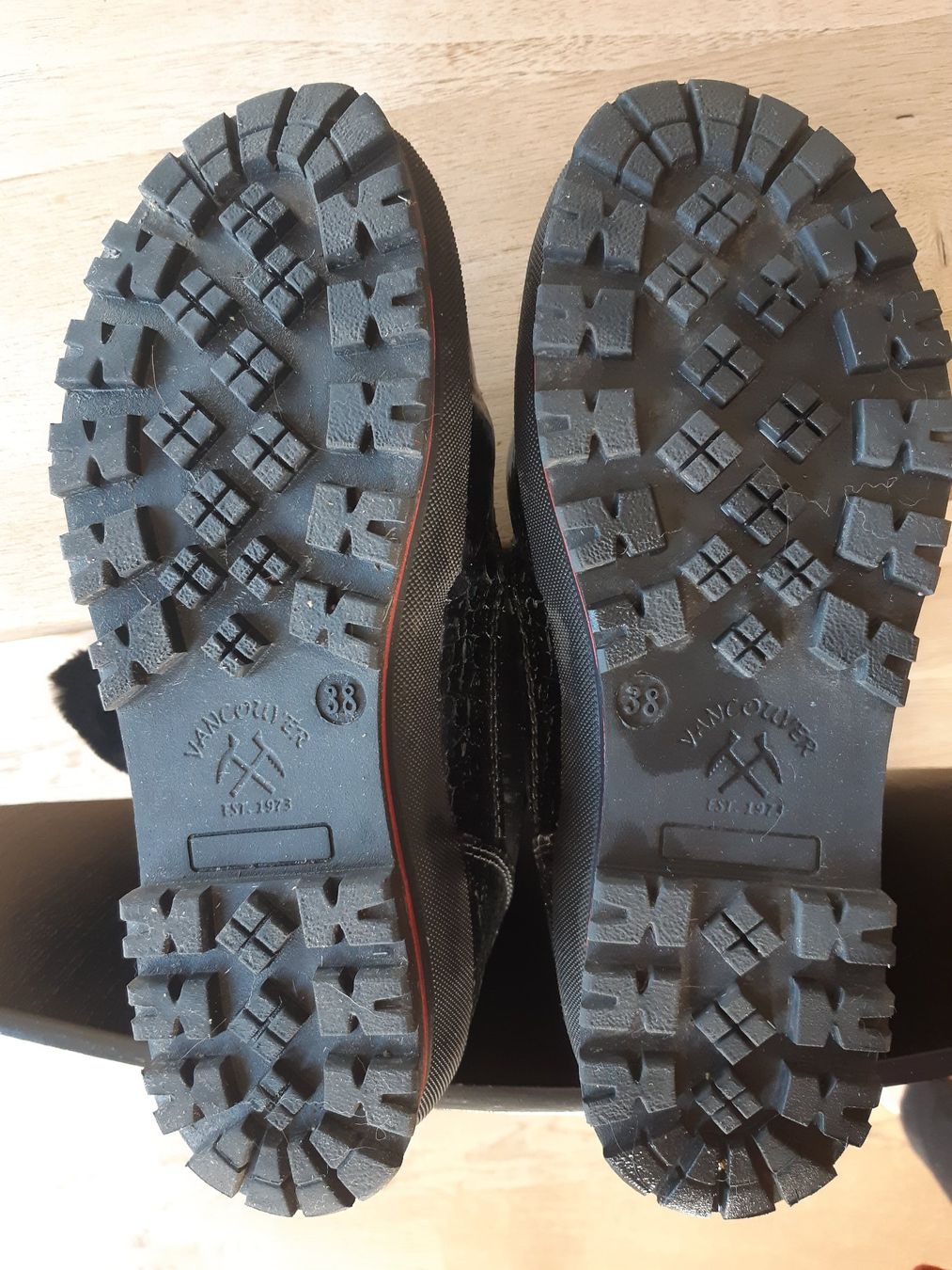 Scarpe da donna: Bottes de neige – Usato da Montreux venduto da kubo 5