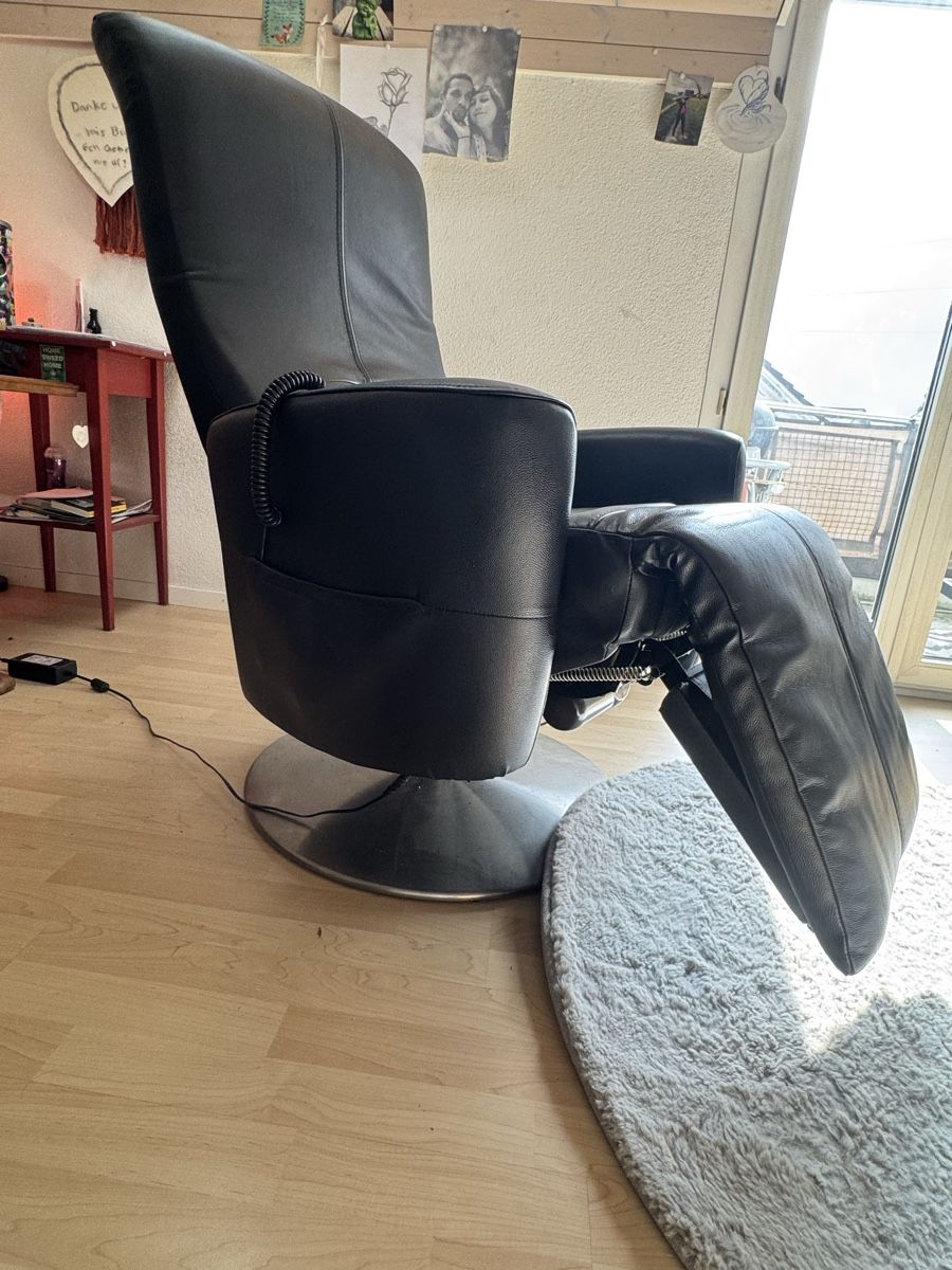Sessel: Schwarzer kunstleder mit elektrischer Relaxfunktion! – Gebraucht aus Neuenkirch von fab_9t6h 1