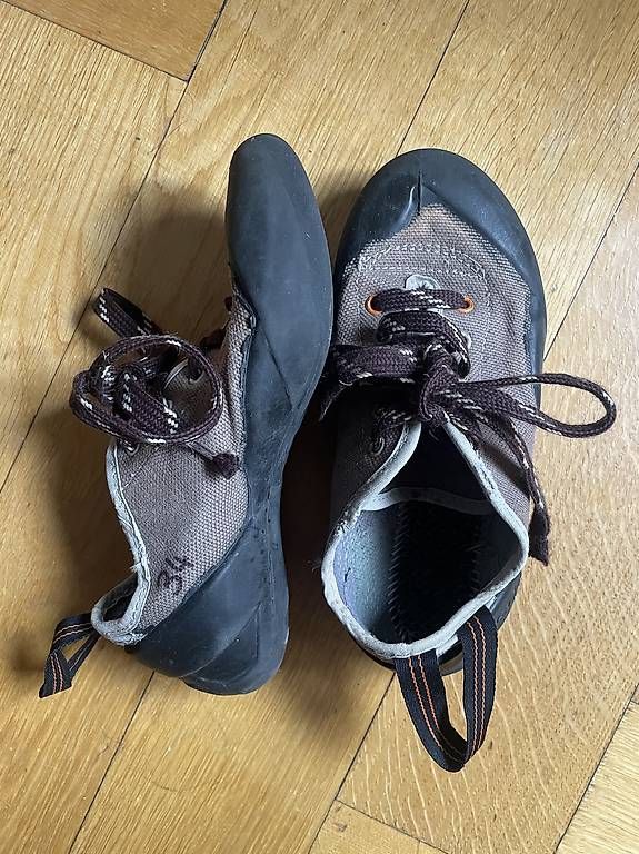 Chaussures garçon: Chaussures de grimpe taille 34 – D'occasion à Carouge GE par Noxynox2000 1