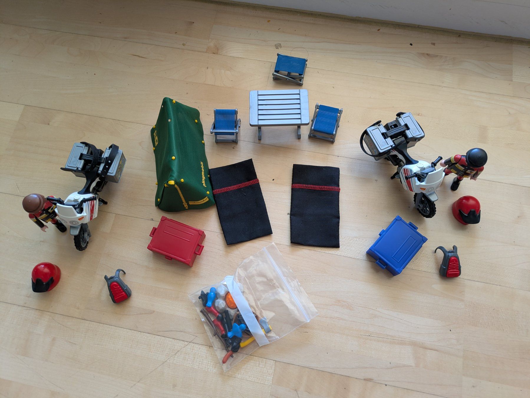 Playmobil Giocattoli: Playmobil: Töfffahrer mit Zelt – Usato da Bern venduto da macsandra 1