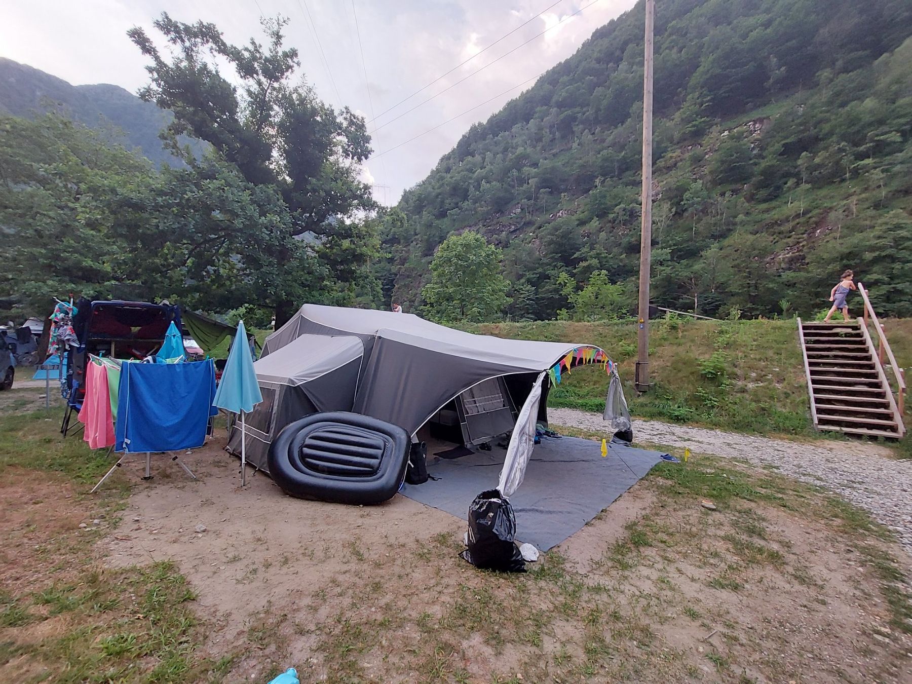 Rimorchi: Falt-Caravan, Zeltklappanhänger, Camp-let – Usato da St.Gallen venduto da Momo072 1