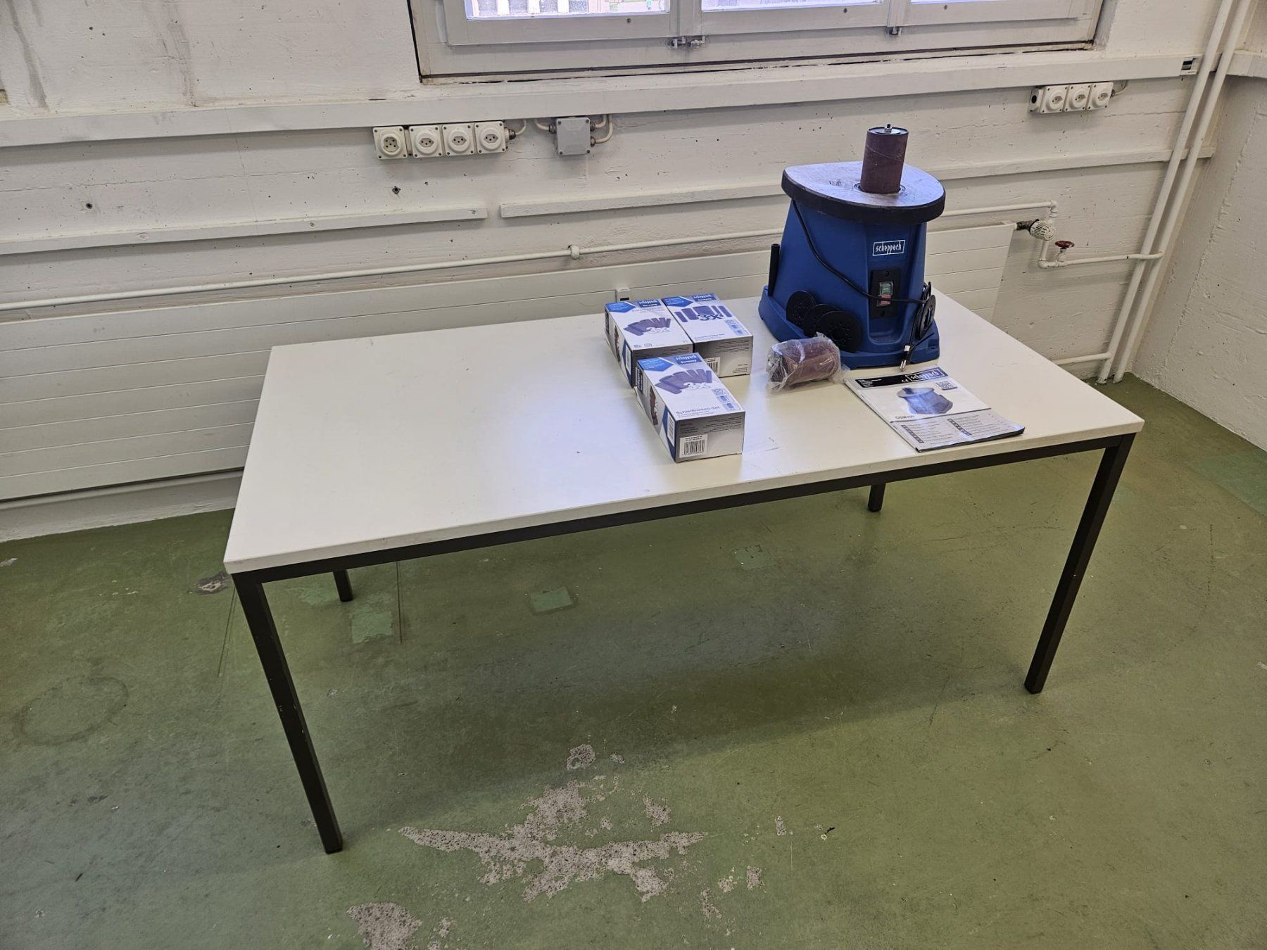 Smerigliatrici & Lucidatrici: Schleifmaschine mit Tisch – Nuovo (secondo la descrizione) da Winterthur venduto da Moineau_Mechanics