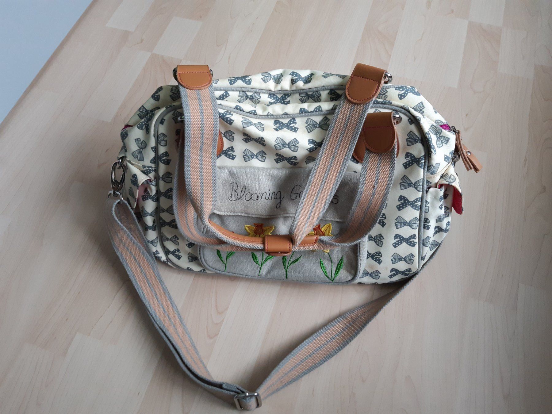 Taschen für Damen: Wickeltasche – Gebraucht aus Wil Sg von mil_r9gx 1