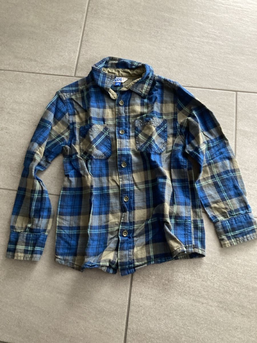 Hemden, T-Shirts & Polos: 2 langarm 1 kurzarm Hemd gr.116 – Gebraucht aus Derendingen von Mel.A 2