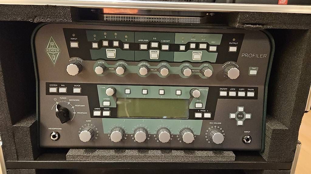 Amplificatori: KEMPER Profiler inkl. Remote, Manual, Case und Kabel – Usato da Rorschach venduto da Crossfire34343