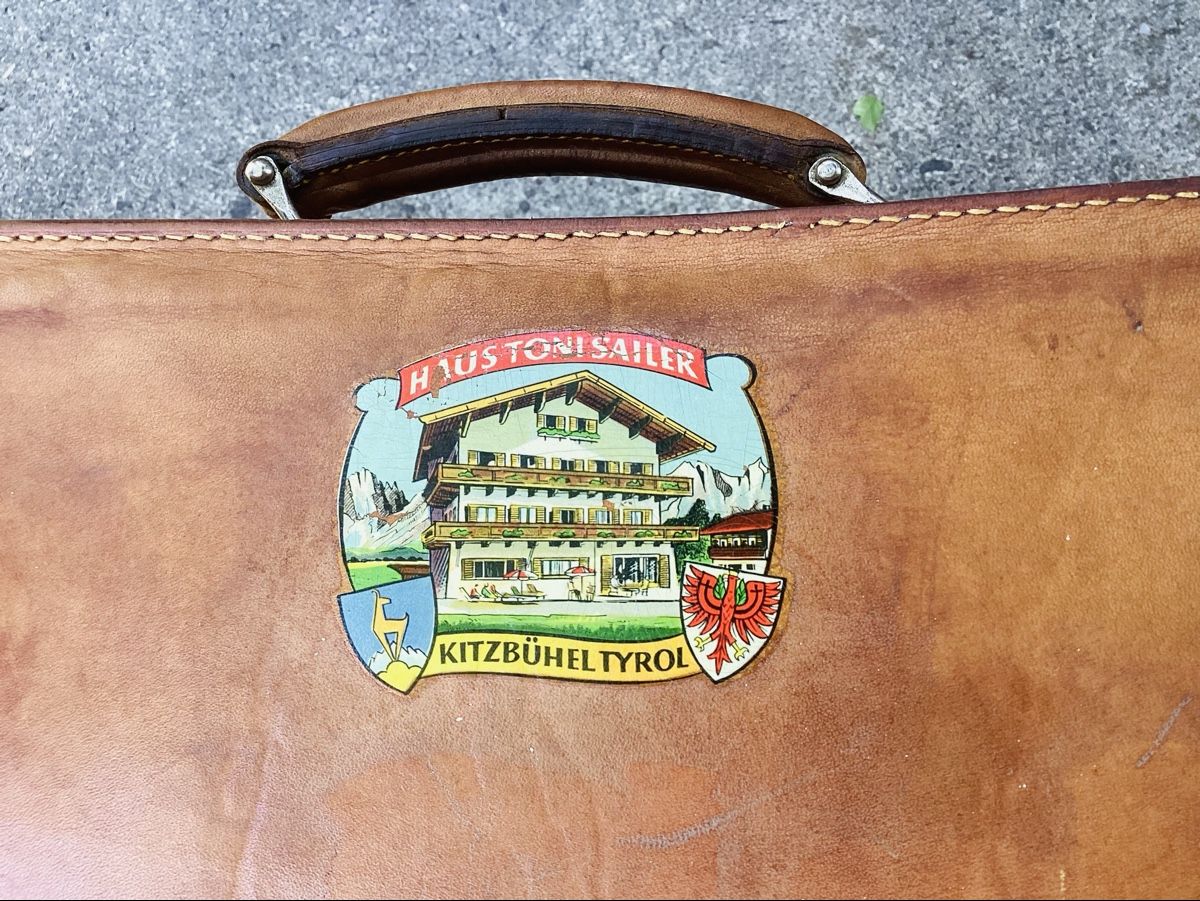 Reisekoffer: Charmanter Lederkoffer  mit Reiseerfahrung – Gebraucht aus Lenzburg von dbr_hf8w 4