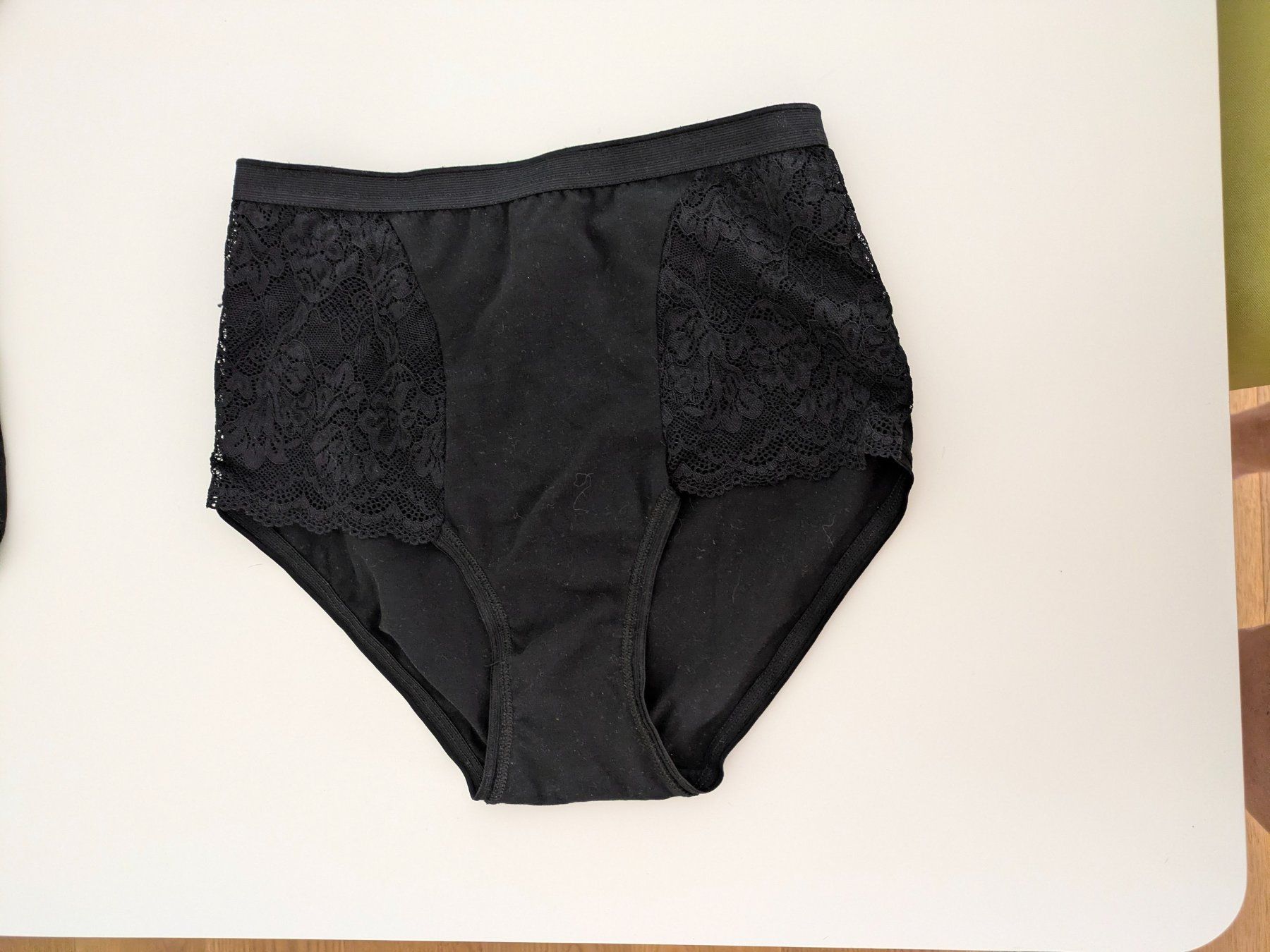 Altra biancheria intima: Schwarze Damen Slips mit Spitze+ohne, Grösse 36-38, Set – Nuovo (secondo la descrizione) da Adlikon venduto da Match62 1