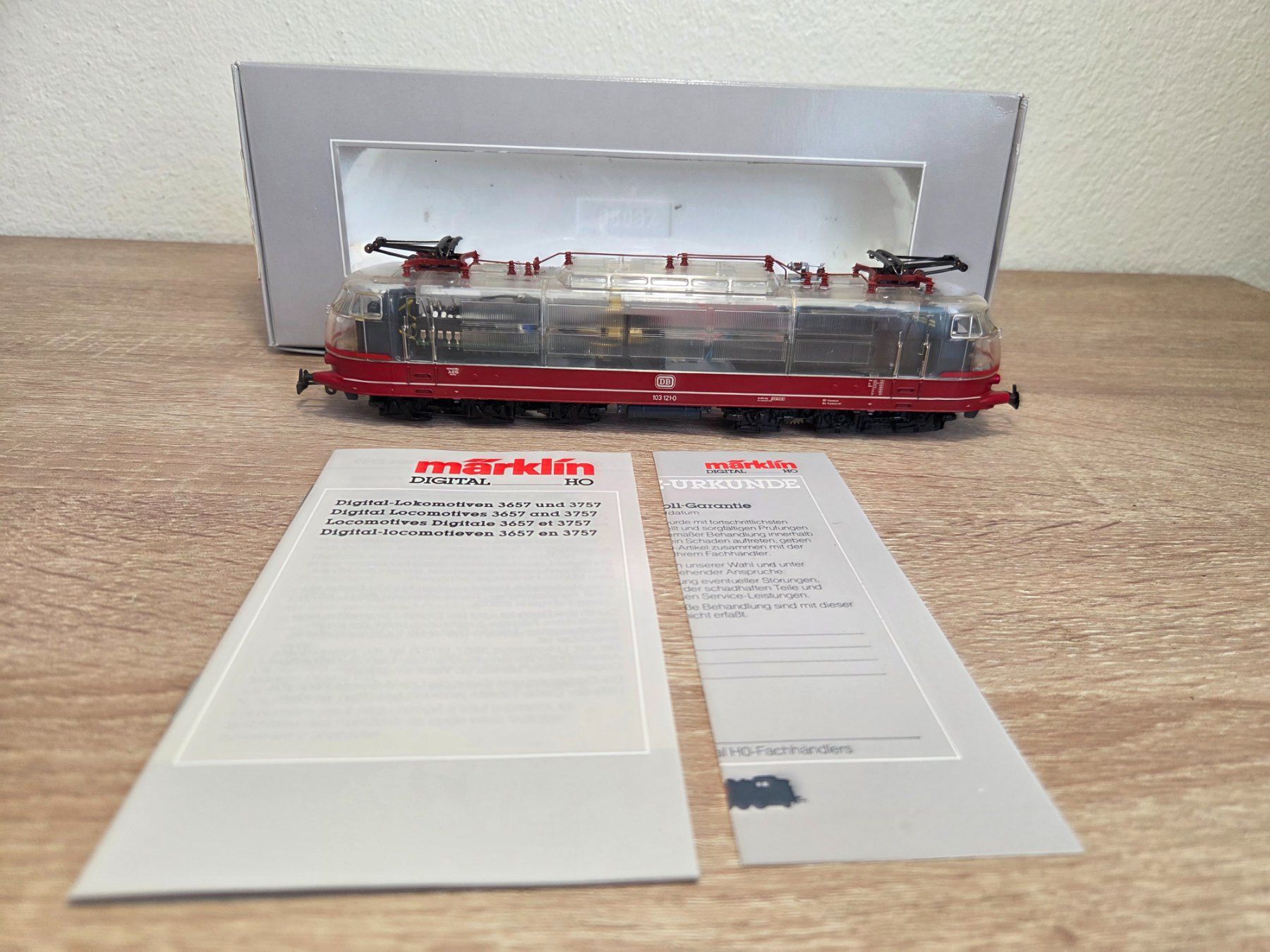 Märklin Modellini di ferrovie: Märklin 3757 E-Lok BR 103 DB Digital H0 – Usato da St-Aubin-Sauges venduto da Lo_Go 6