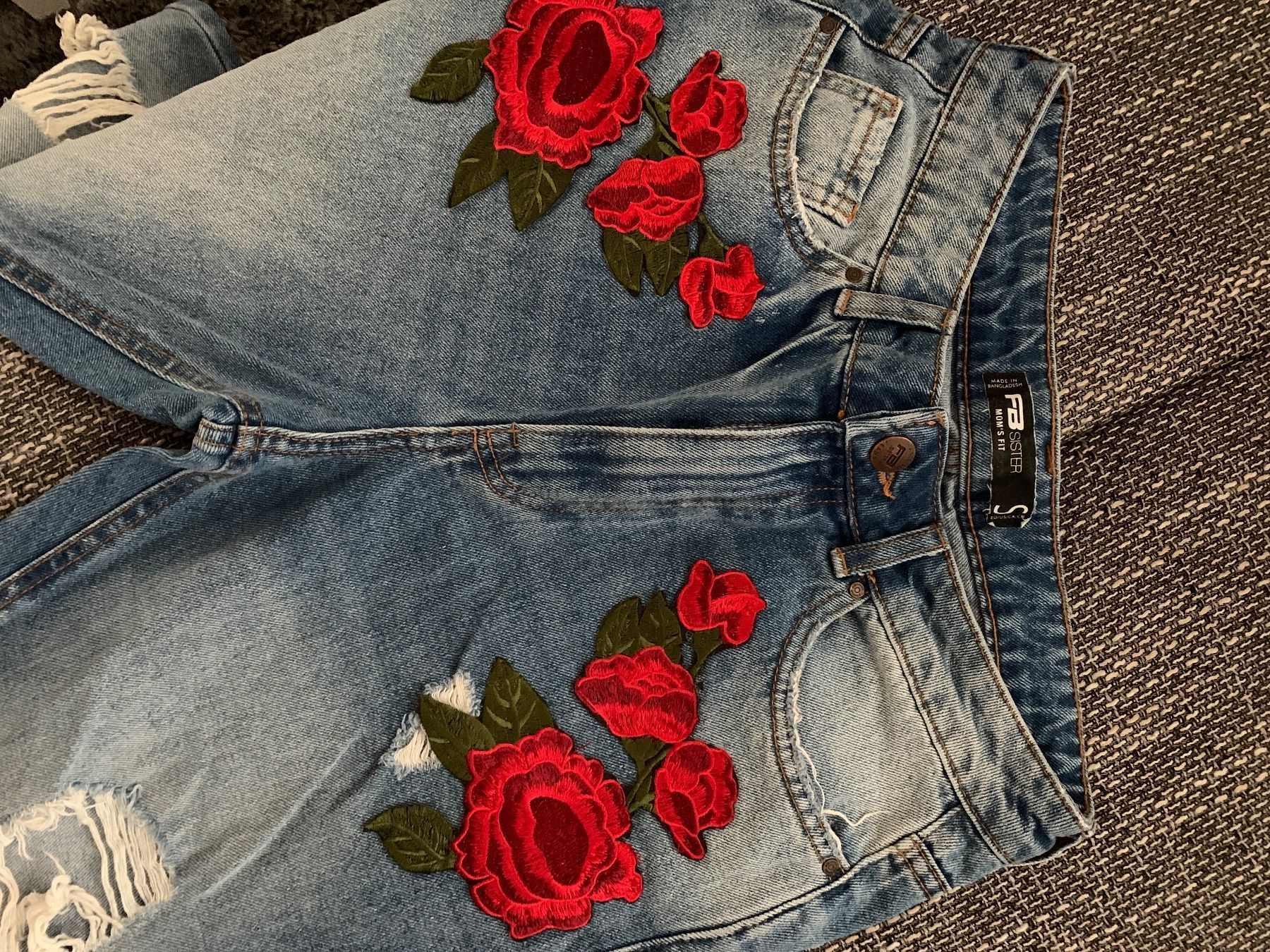 Hosen: Damen Denim oversized Jeans Hose mit Rosen – Gebraucht aus Galgenen von Miachelle 1