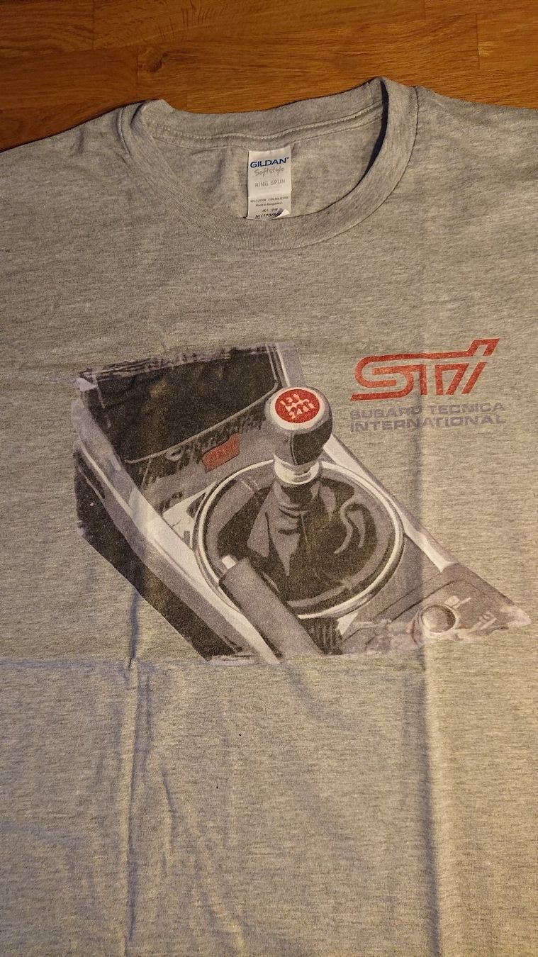 T-shirt: Subaru STI T-shirt – Nuovo e nell'imballaggio originale da Lauerz venduto da STIDRIVER 1