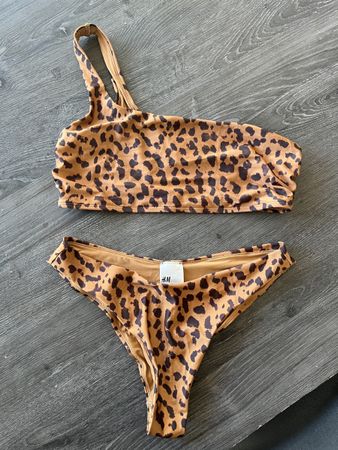Leo Bikini