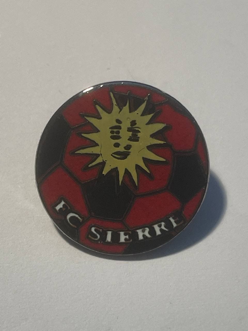 Plaketten & Abzeichen: 68. Pin - FC Sierre – Gebraucht aus Luzern von Irek