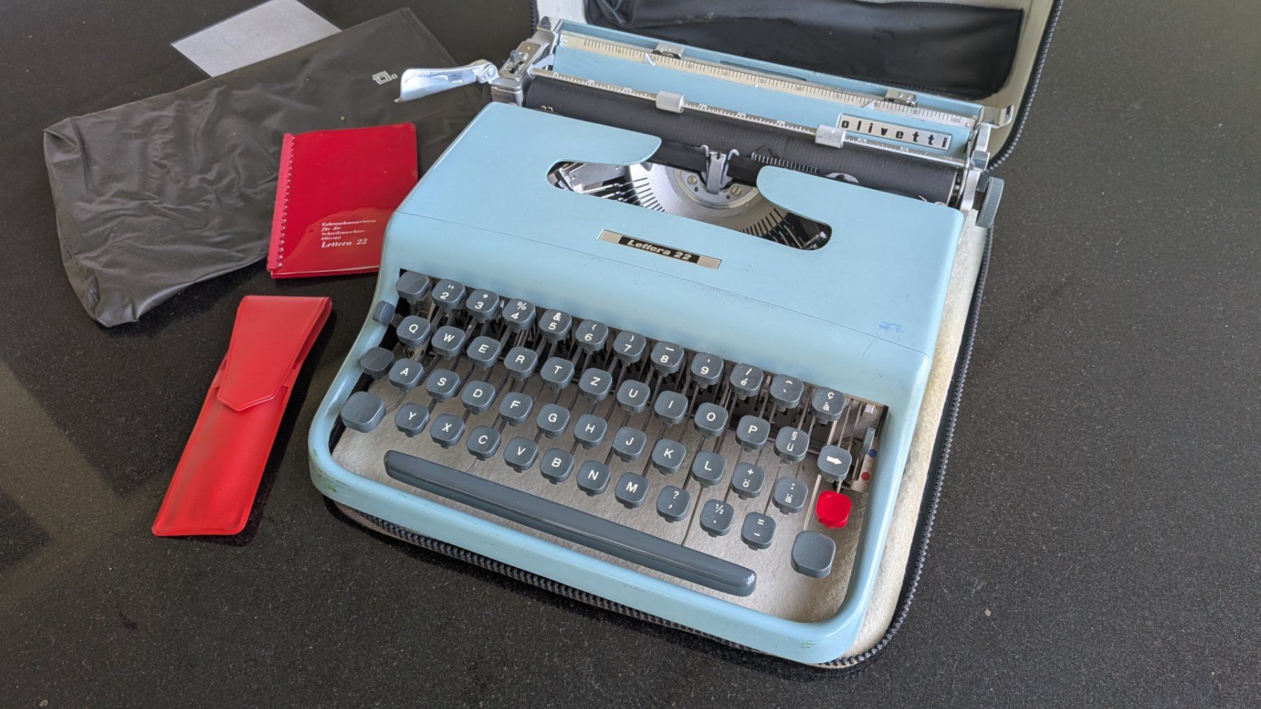 Olivetti Machines à écrire: Olivetti Lettera 22 mit Originalkoffer – D'occasion à Schwerzenbach par Woody1