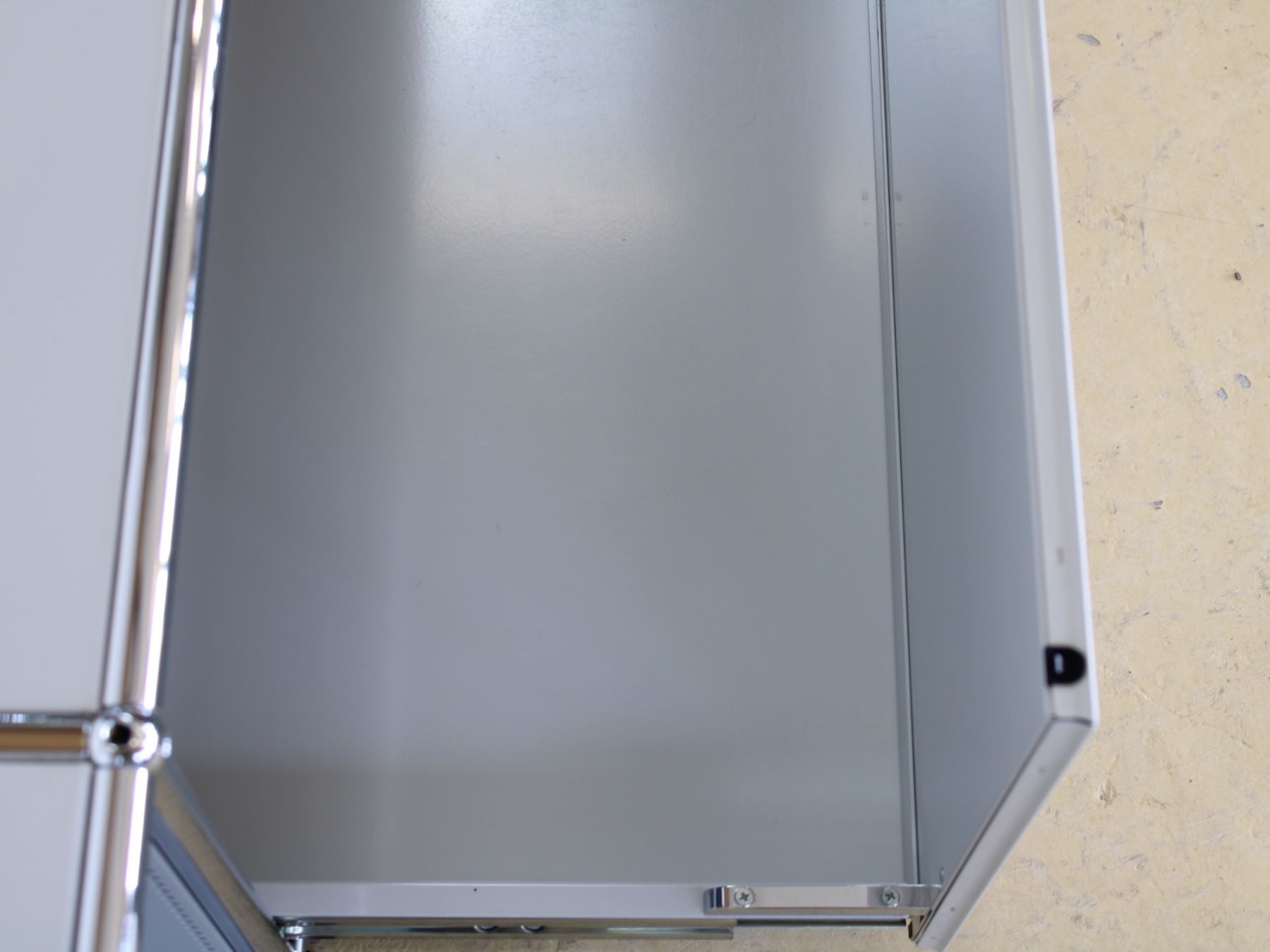 USM Kommoden: USM Lowboard in Lichtgrau – Gebraucht aus Meinisberg von atelier_TILIJA 1