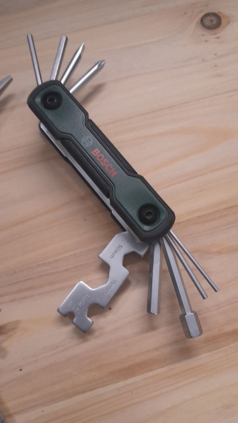 Bosch Tutti gli attrezzi: Bosch outil multifonction avec accessoires – Usato da Poliez-Pittet venduto da wilmout3 1