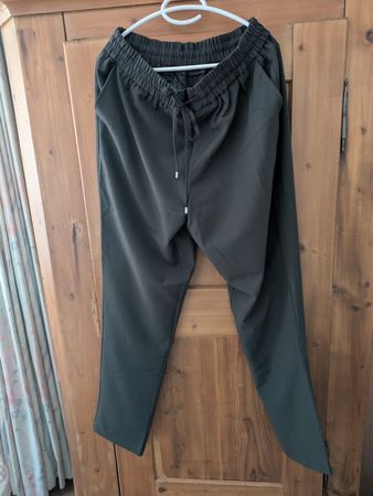 Stylische Stoffhose mit Kordelzug, neuwertig, Gr. L
