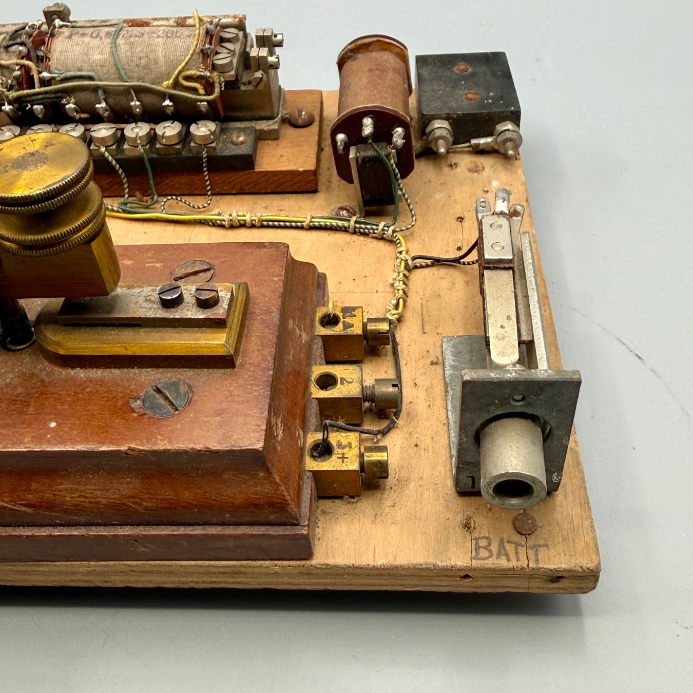 Telefone: Antiker Morsetelegraph – Gebraucht aus Ueberstorf von Brocandi 2