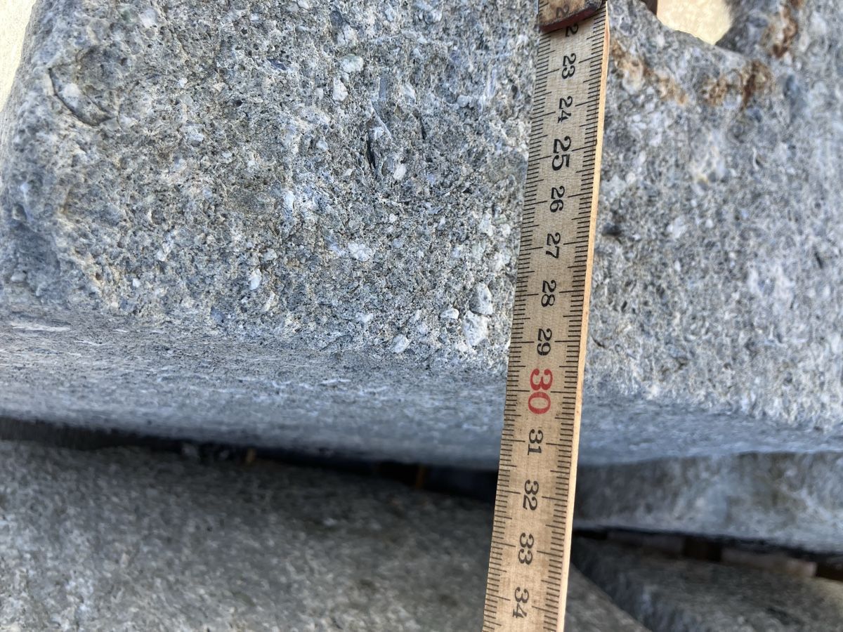 Steine & Dachziegeln: Div Granit Fundamente  – Gebraucht aus Uerkheim von Dealer-4813 2