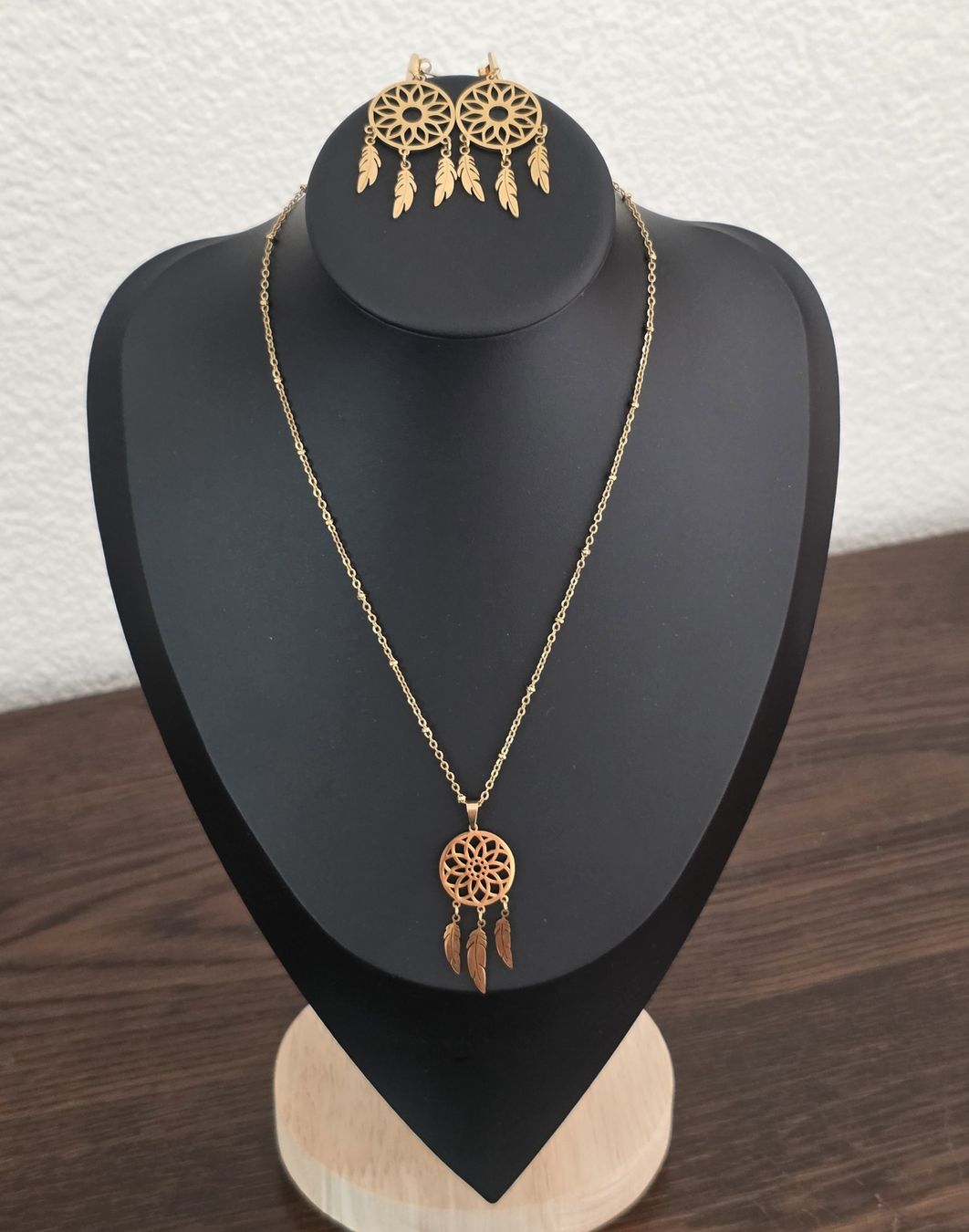 Ciondoli: Schmuckset Traeumer Amulett mit Federn Goldfarben Neu – Nuovo (secondo la descrizione) da Rheinsulz venduto da Gilea