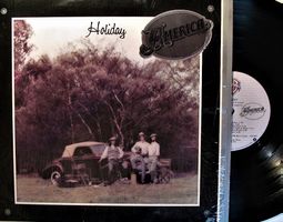 AMERICA "Holiday" CANADIAN PRESSING, LP IN NEAR MINT !