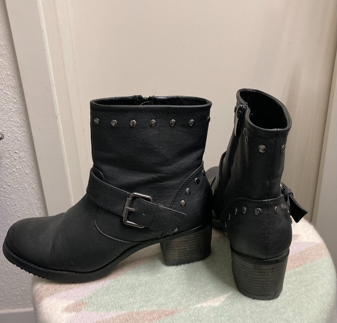Scarpe da donna: Trendige Stiefeletten mit Nieten – Nuovo (secondo la descrizione) da Villmergen venduto da Sandy084 1