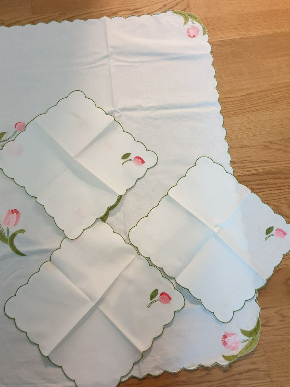 Altra biancheria da tavola: Tischdecke mit 3 Servietten – Usato da Zumikon venduto da chv_w96q 5