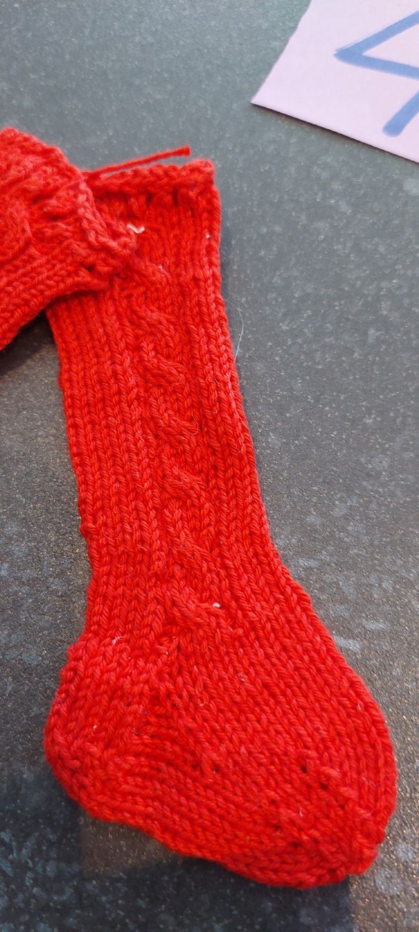Bambole: Puppensocken dunkelrot handgestrickt neu  – Nuovo (secondo la descrizione) da Muri AG venduto da nindo1 4