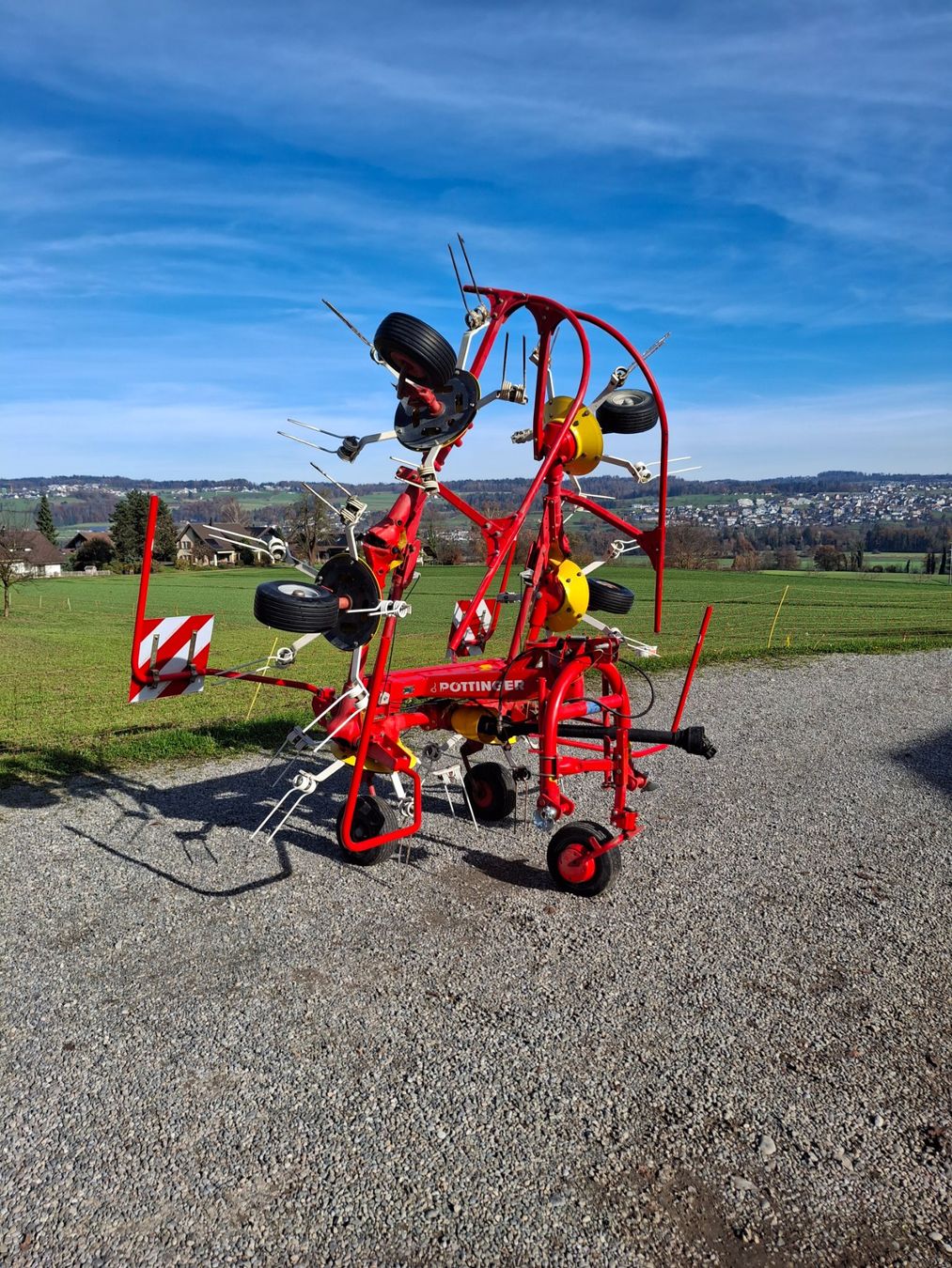 Pöttinger Raccolta foraggio grezzo: Kreiselheuer Pöttinger Hit 610N – Usato da Aristau venduto da johndeere7810