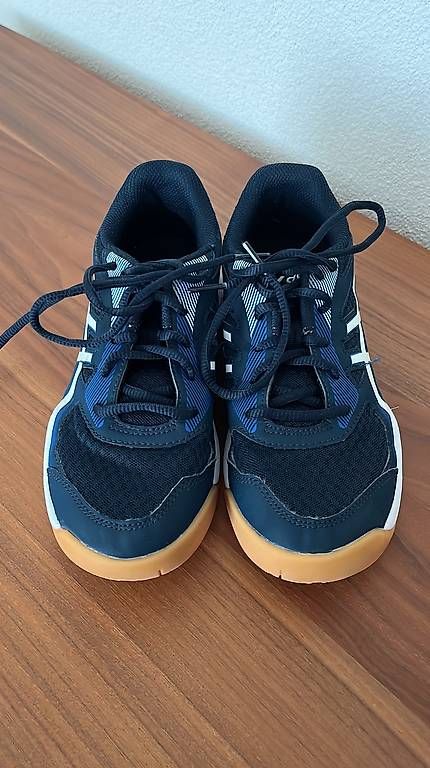 Asics Chaussures garçon: Hallenschuhe ASics 36 – D'occasion à Langenthal par urs_57zf