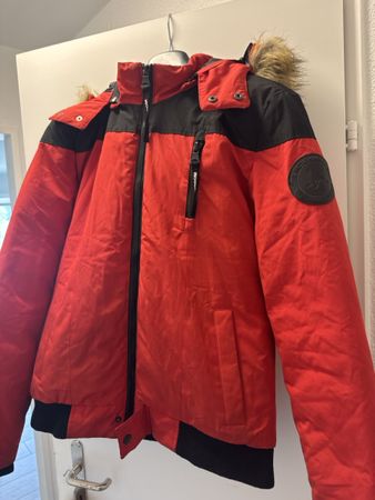 Winterjacke Smog rot schwarz mit Kapuze Grösse M gebraucht