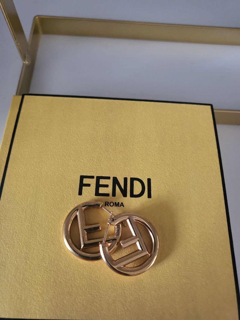 Fendi Ohrringe & -stecker: Fendi O'Lock Hoop Earrings - – Gebraucht aus Sarmenstorf von zuz_q5kq 2
