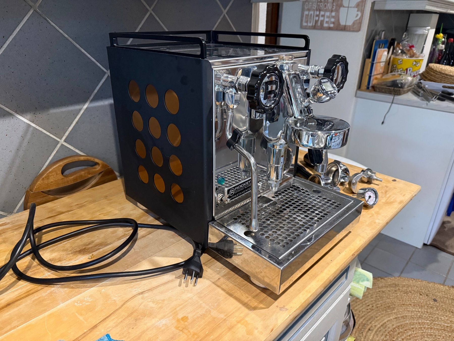 Rocket Kaffeemaschinen & Espressomaschinen: Espressomaschine Rocket Appartamento Kupfer gebraucht – Gebraucht aus Etoy von nef_j59g 1
