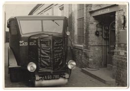Fotografie Lastwagen wird an Gas-Tankste
